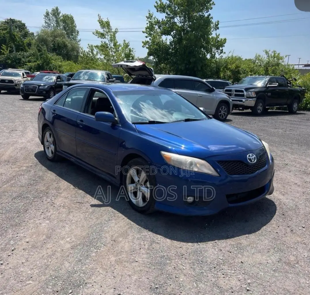 Toyota Camry SE V6 4dr Sedan (3.5L 6cyl 6A) 2011 Blue
