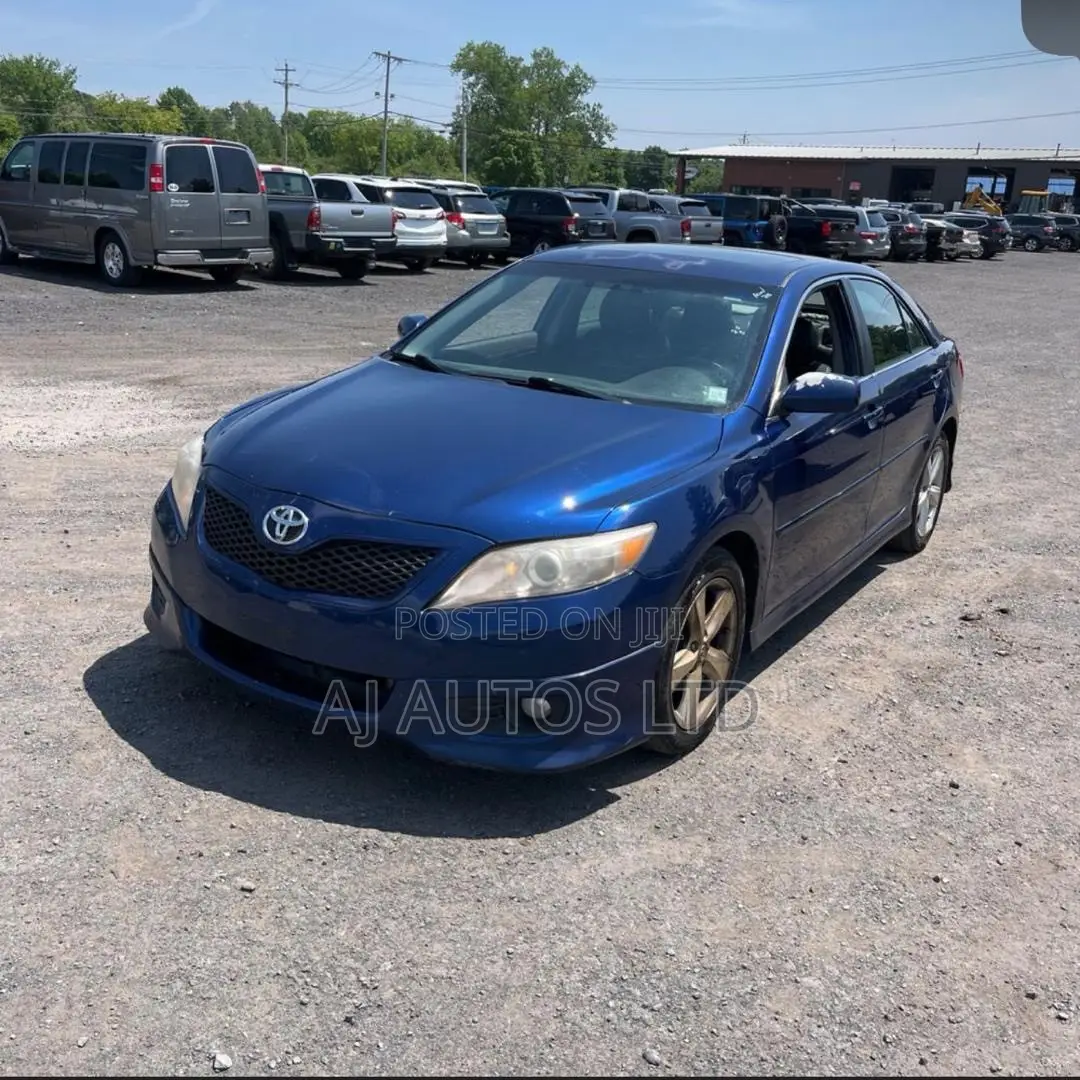 Toyota Camry SE V6 4dr Sedan (3.5L 6cyl 6A) 2011 Blue
