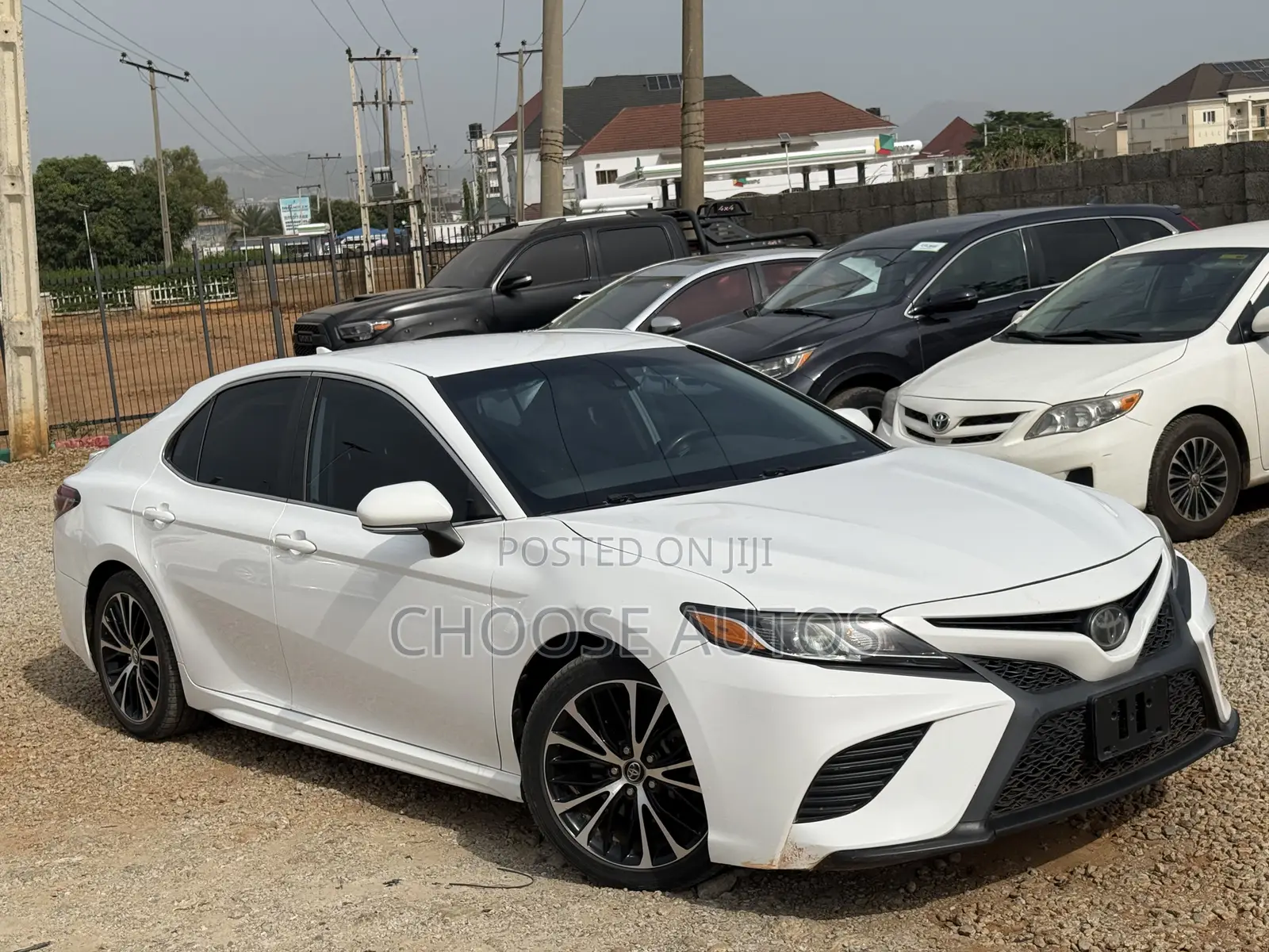 Toyota Camry SE (2.5L 4cyl 8A) 2019 White