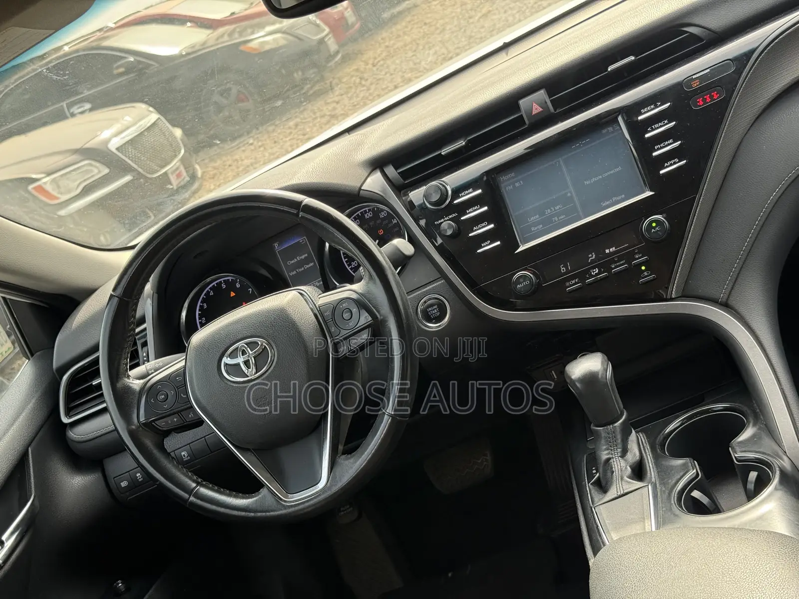 Toyota Camry SE (2.5L 4cyl 8A) 2019 White