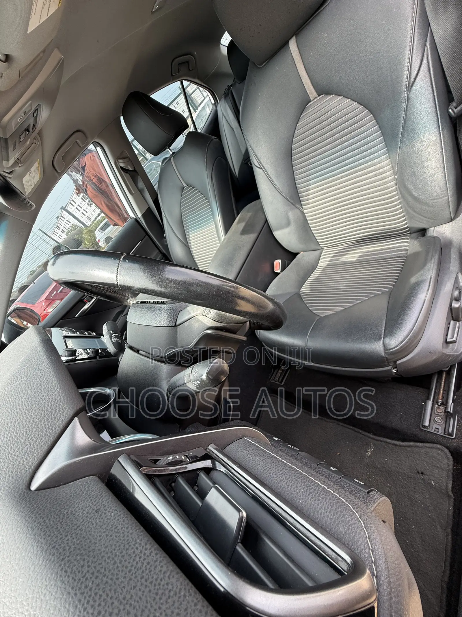 Toyota Camry SE (2.5L 4cyl 8A) 2019 White