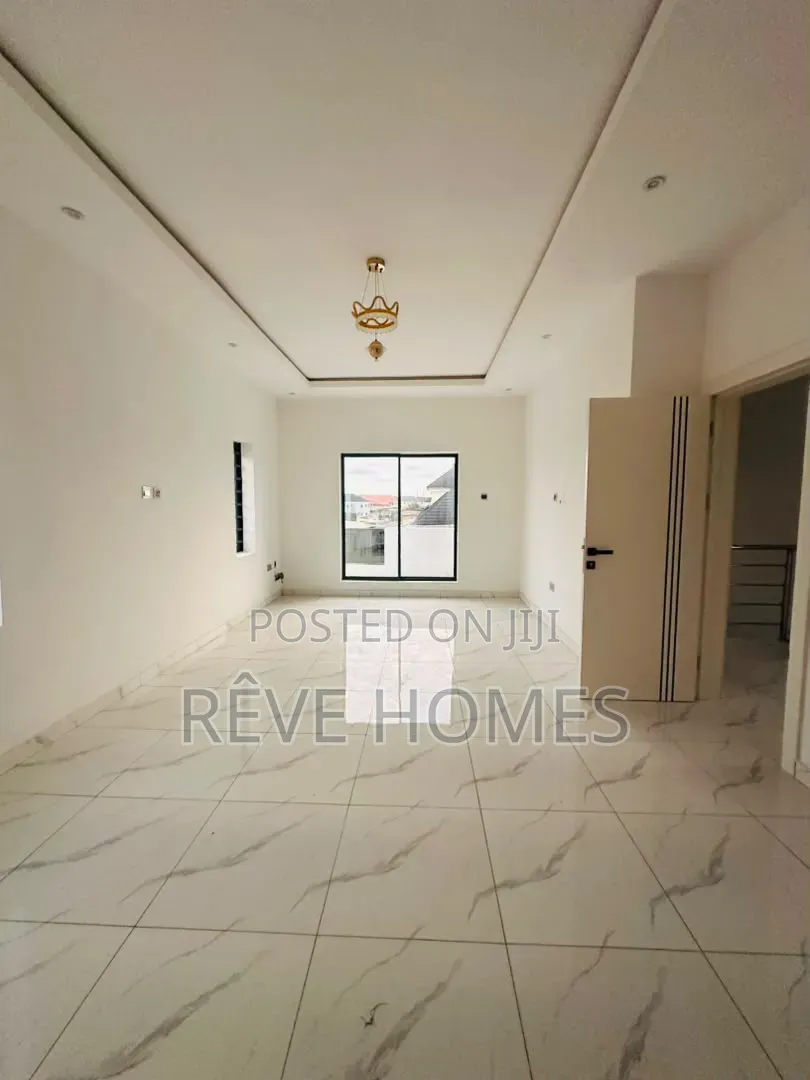 5bdrm Duplex in Phase 2 for sale