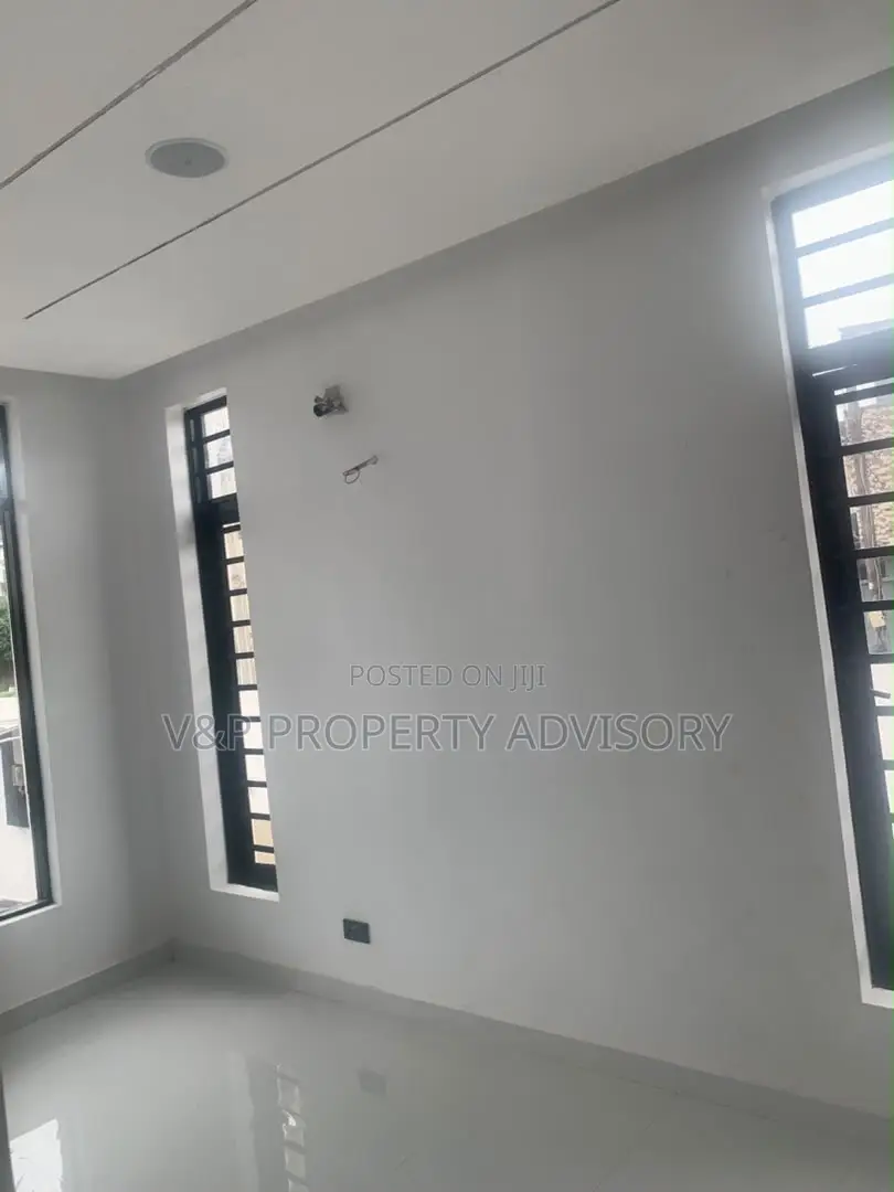 5bdrm Duplex in Chevy View, Chevron for sale
