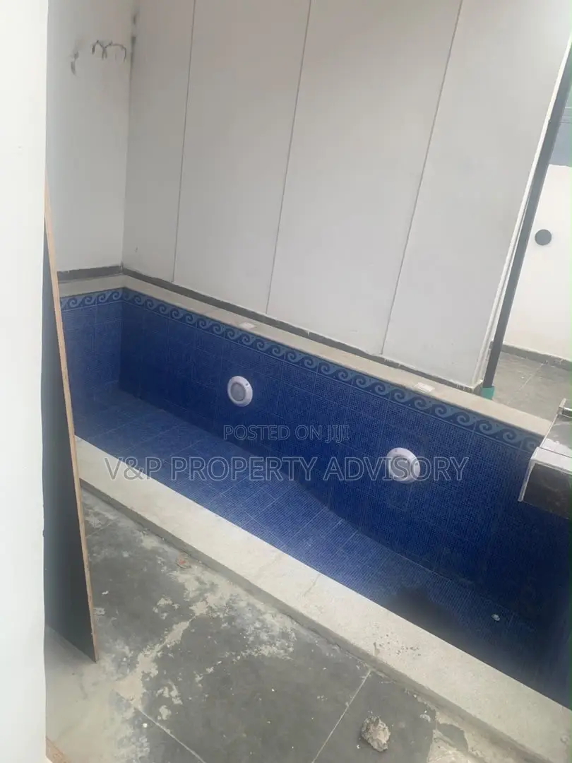 5bdrm Duplex in Chevy View, Chevron for sale