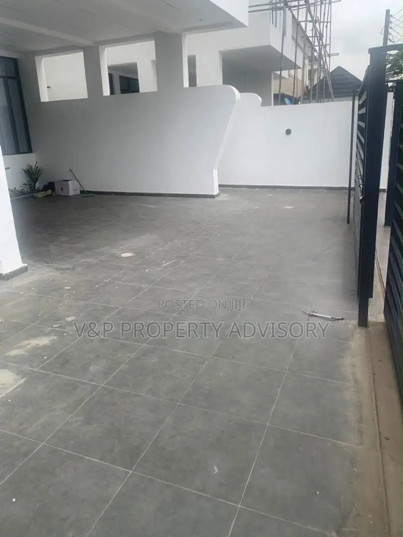 5bdrm Duplex in Chevy View, Chevron for sale
