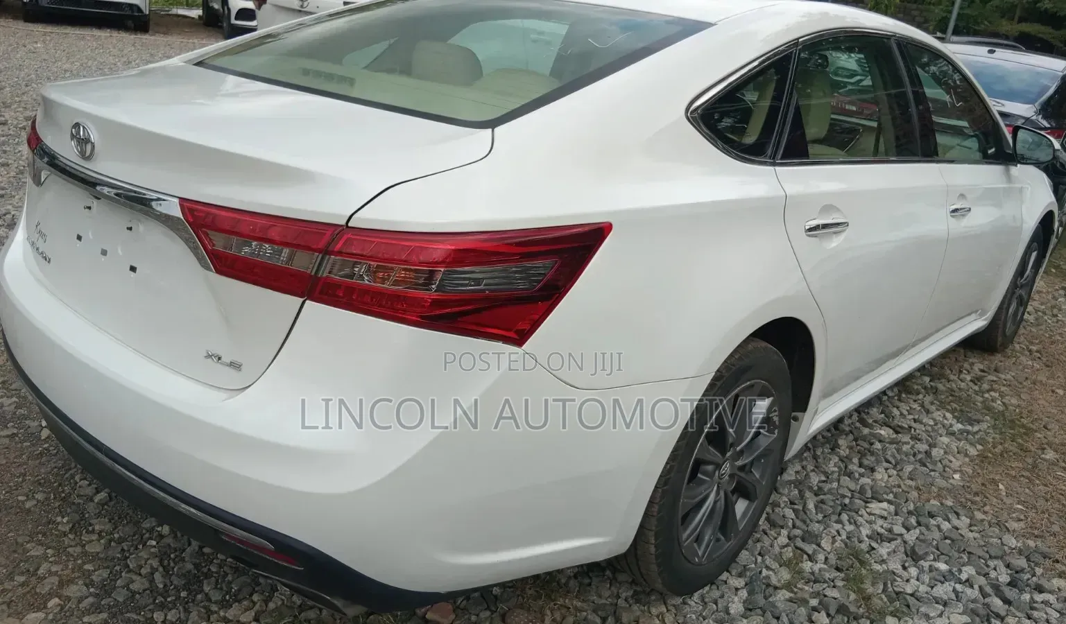 Toyota Avalon XLE Premium FWD Sedan (3.6L 6cyl 6A) 2016 Off white
