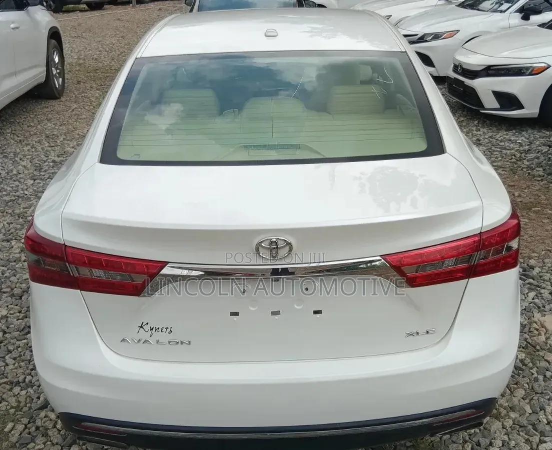 Toyota Avalon XLE Premium FWD Sedan (3.6L 6cyl 6A) 2016 Off white