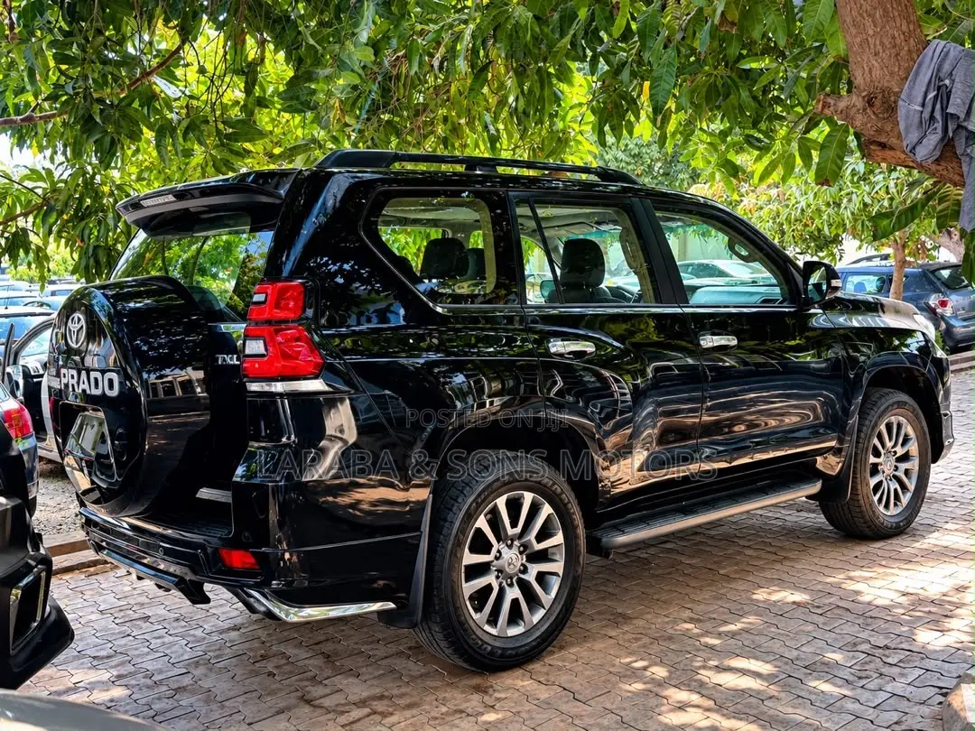 Toyota Land Cruiser Prado 2.8 2019 Black