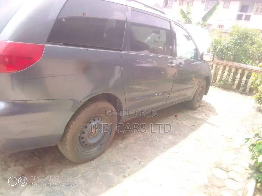 Toyota Sienna 2005 Gray