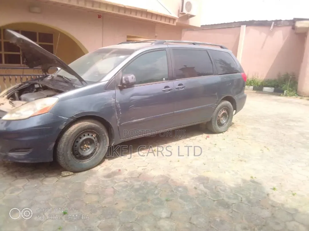 Toyota Sienna 2005 Gray
