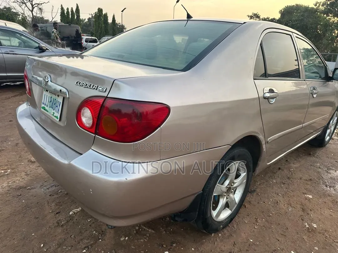 Toyota Corolla 2004 Gold