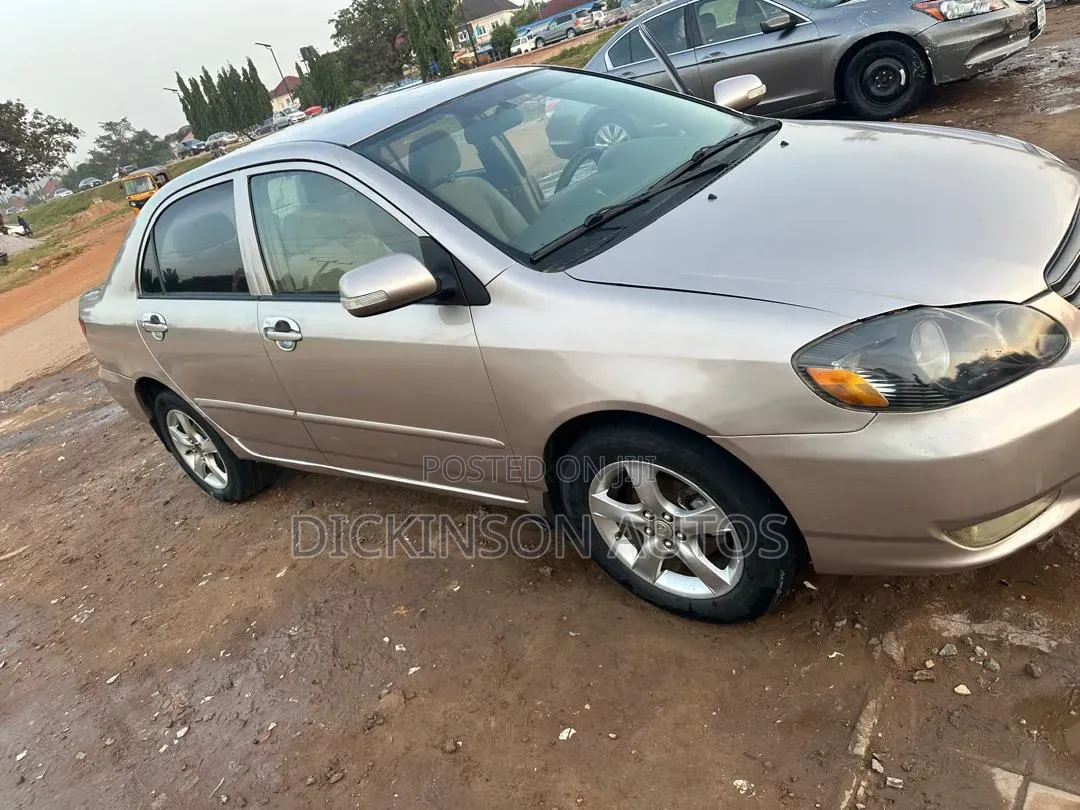 Toyota Corolla 2004 Gold