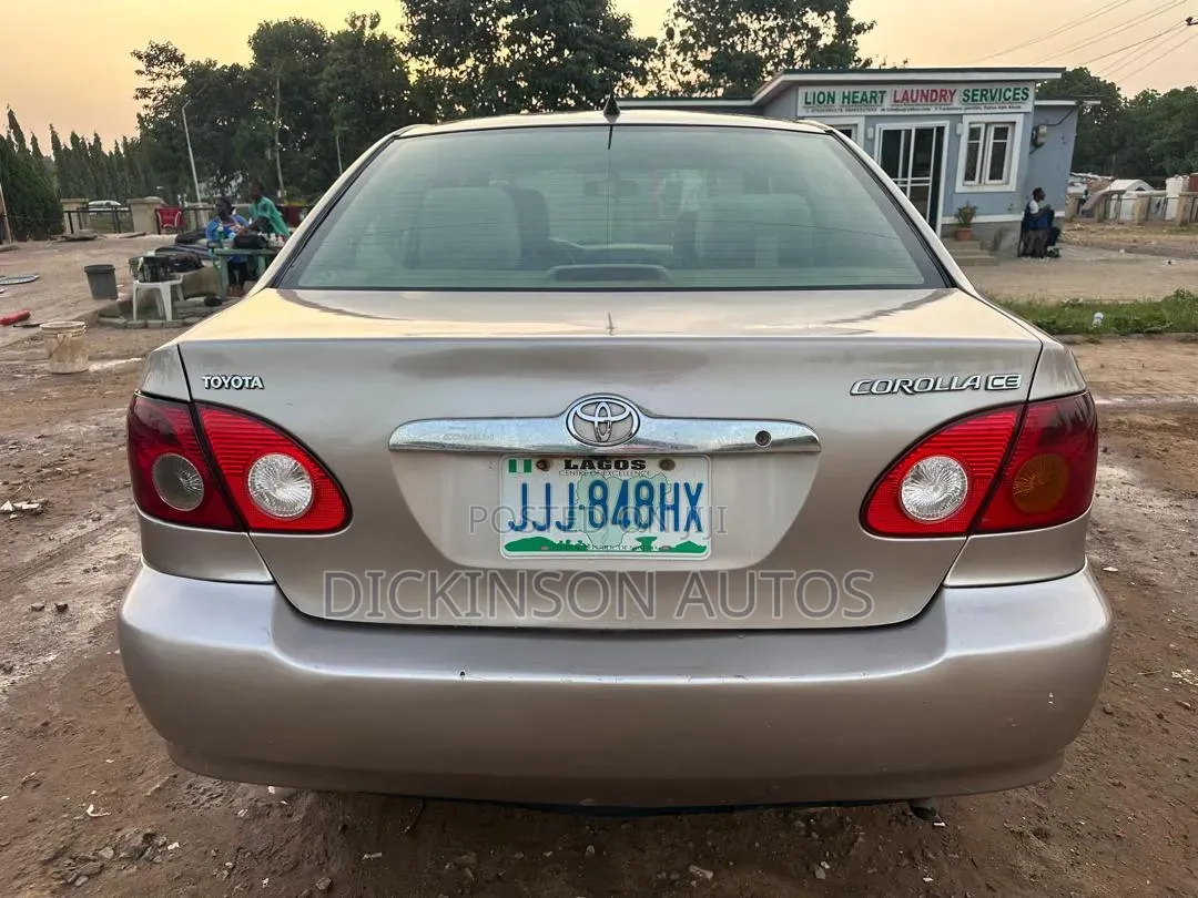 Toyota Corolla 2004 Gold
