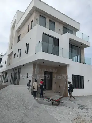 5bdrm Duplex in Jahi for sale