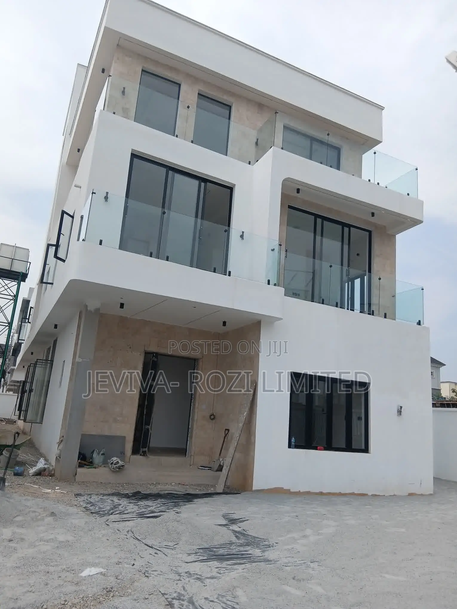 5bdrm Duplex in Jahi for sale