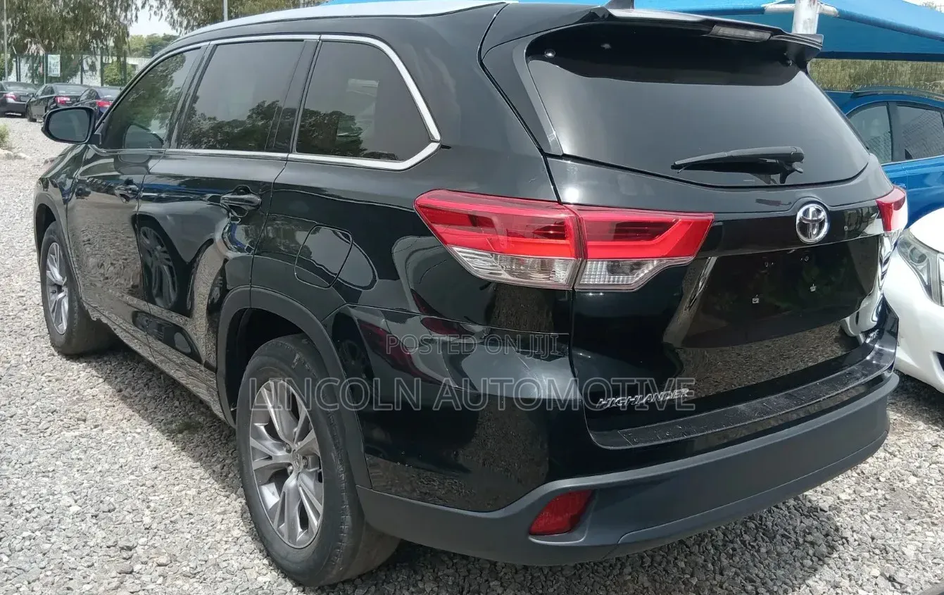 Toyota Highlander XLE 4dr SUV (3.5L 6cyl 6A) 2015 Matt Black