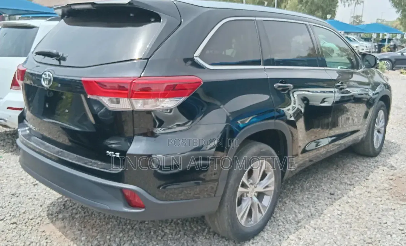 Toyota Highlander XLE 4dr SUV (3.5L 6cyl 6A) 2015 Matt Black