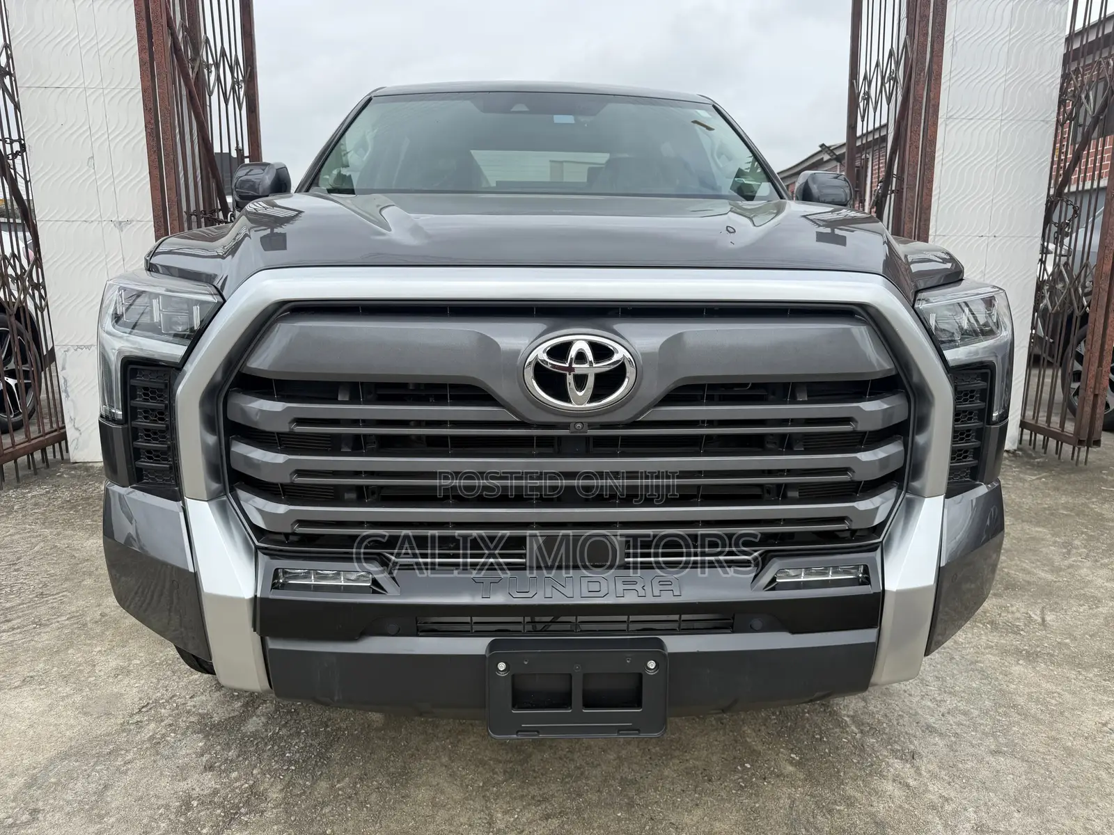 Toyota Tundra 2024 Gray
