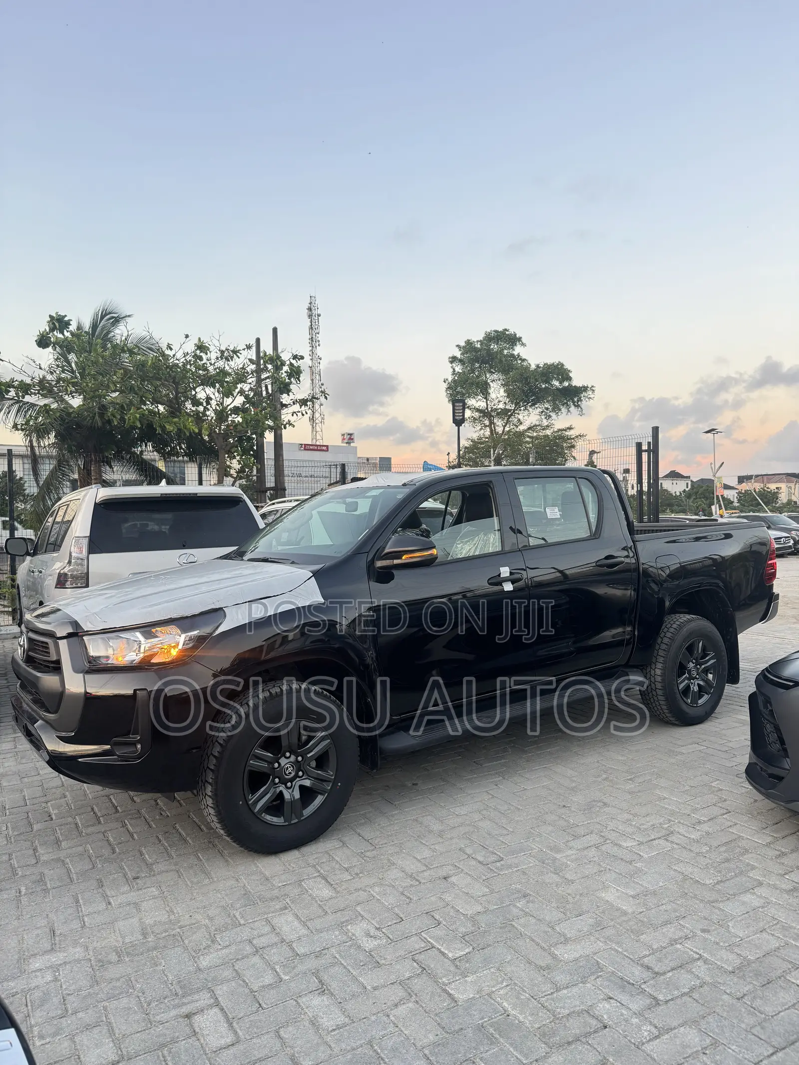 New Toyota Hilux SR5+ 2026 Black