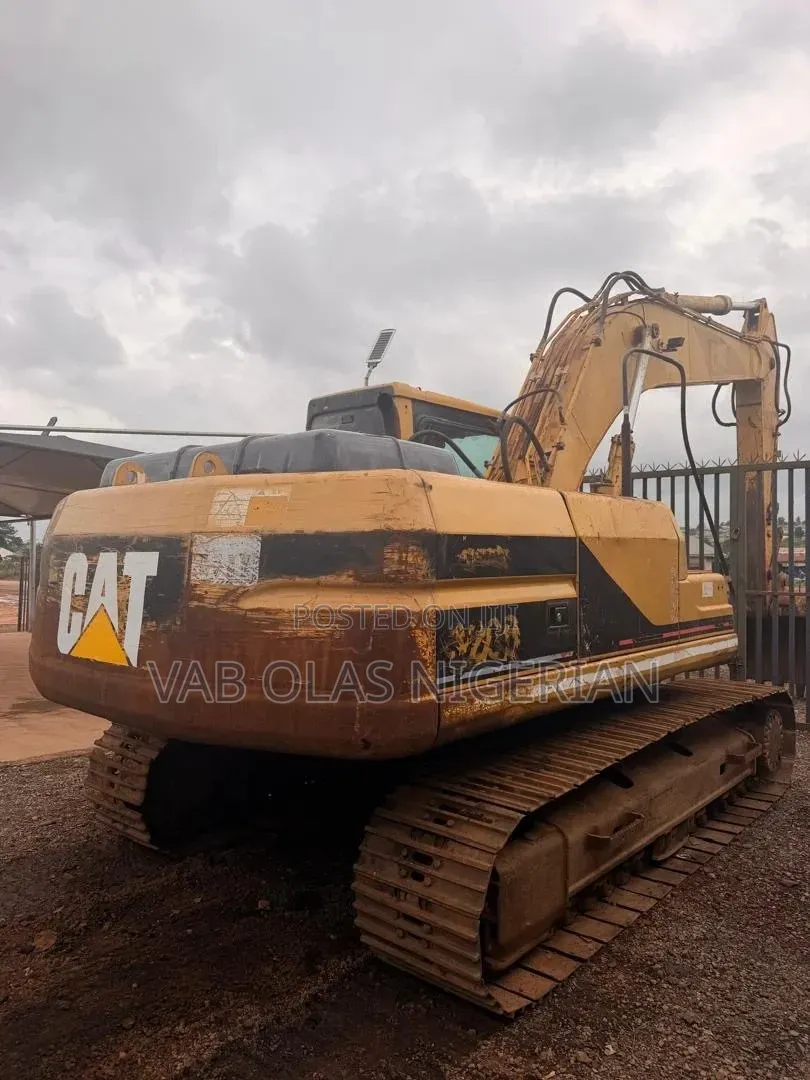 2014 Excavator B320