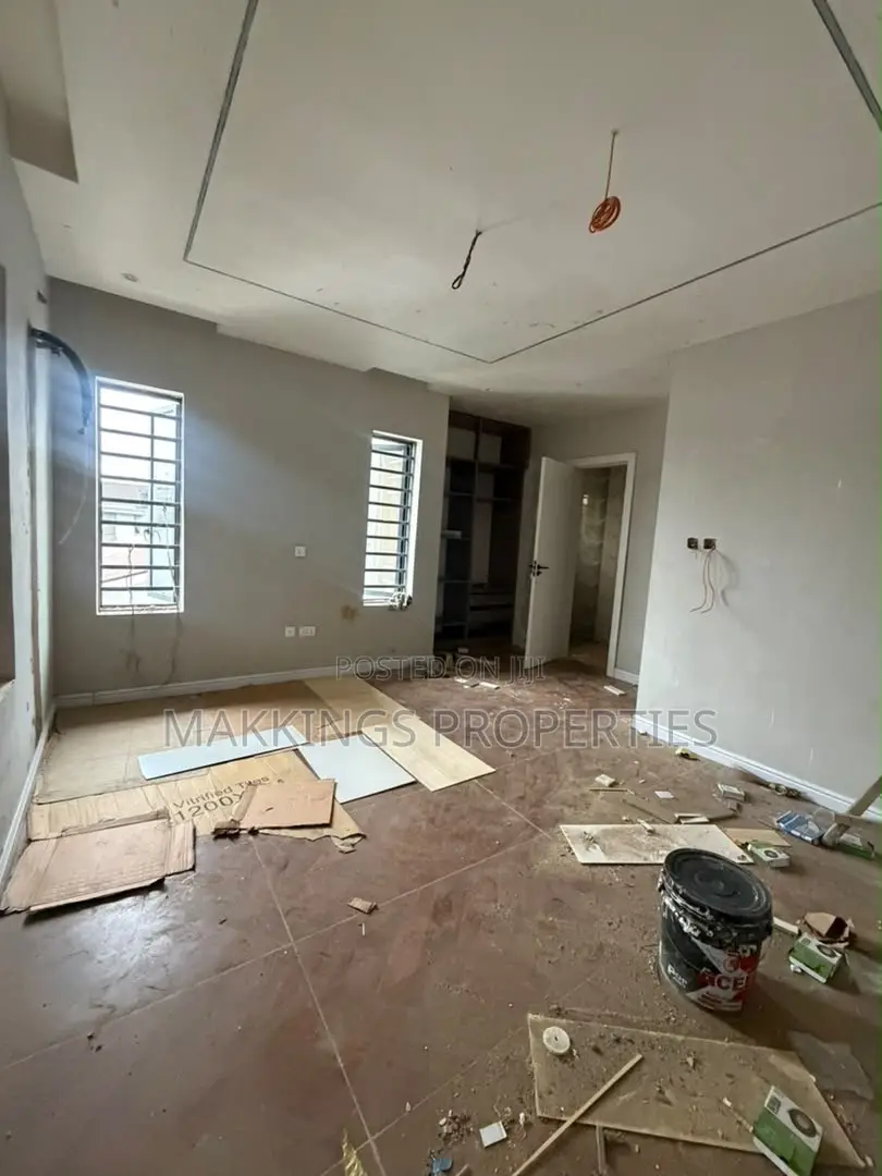 5bdrm Duplex in Adeniyi Jones for sale