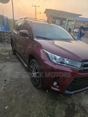 Toyota Highlander SE 4x2 V6 (3.5L 6cyl 8A) 2018 Red