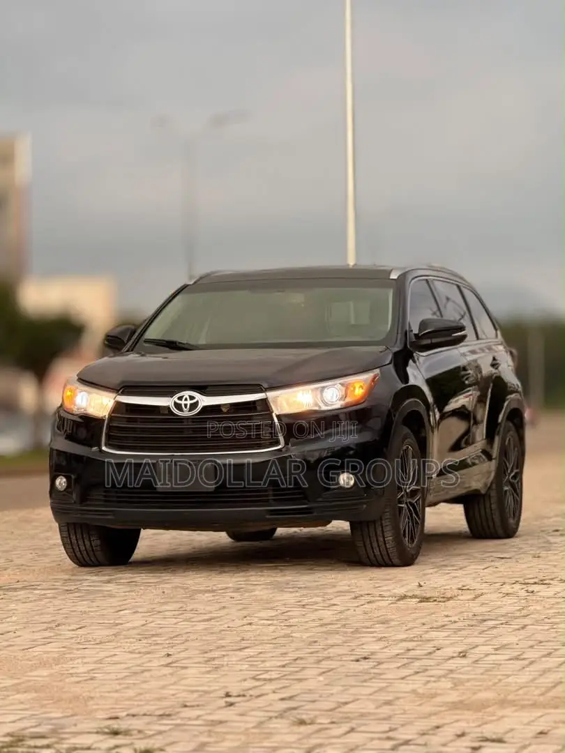 Toyota Highlander XLE 4x4 V6 (3.5L 6cyl 8A) 2017 Black