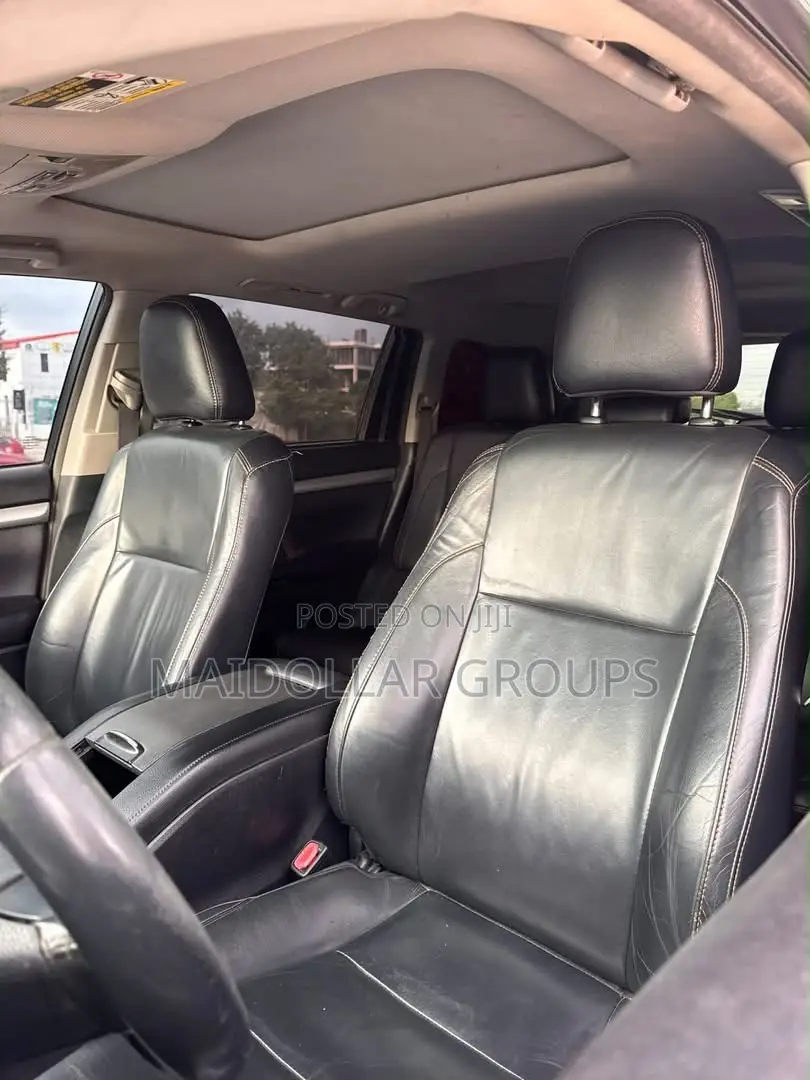 Toyota Highlander XLE 4x4 V6 (3.5L 6cyl 8A) 2017 Black