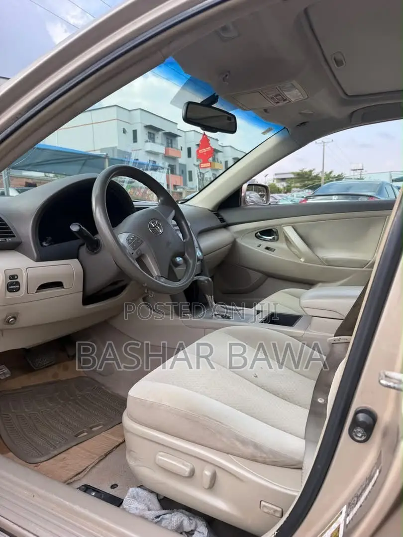 Toyota Camry LE V6 4dr Sedan (3.5L 6cyl 6AM) 2008 Gold