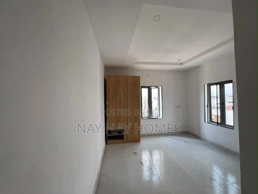 4bdrm Block of Flats in Bueno Vista, Lekki Phase 2 for rent