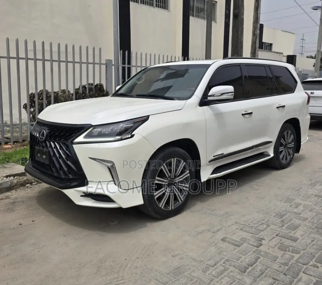 Lexus LX 570 AWD 2016 White