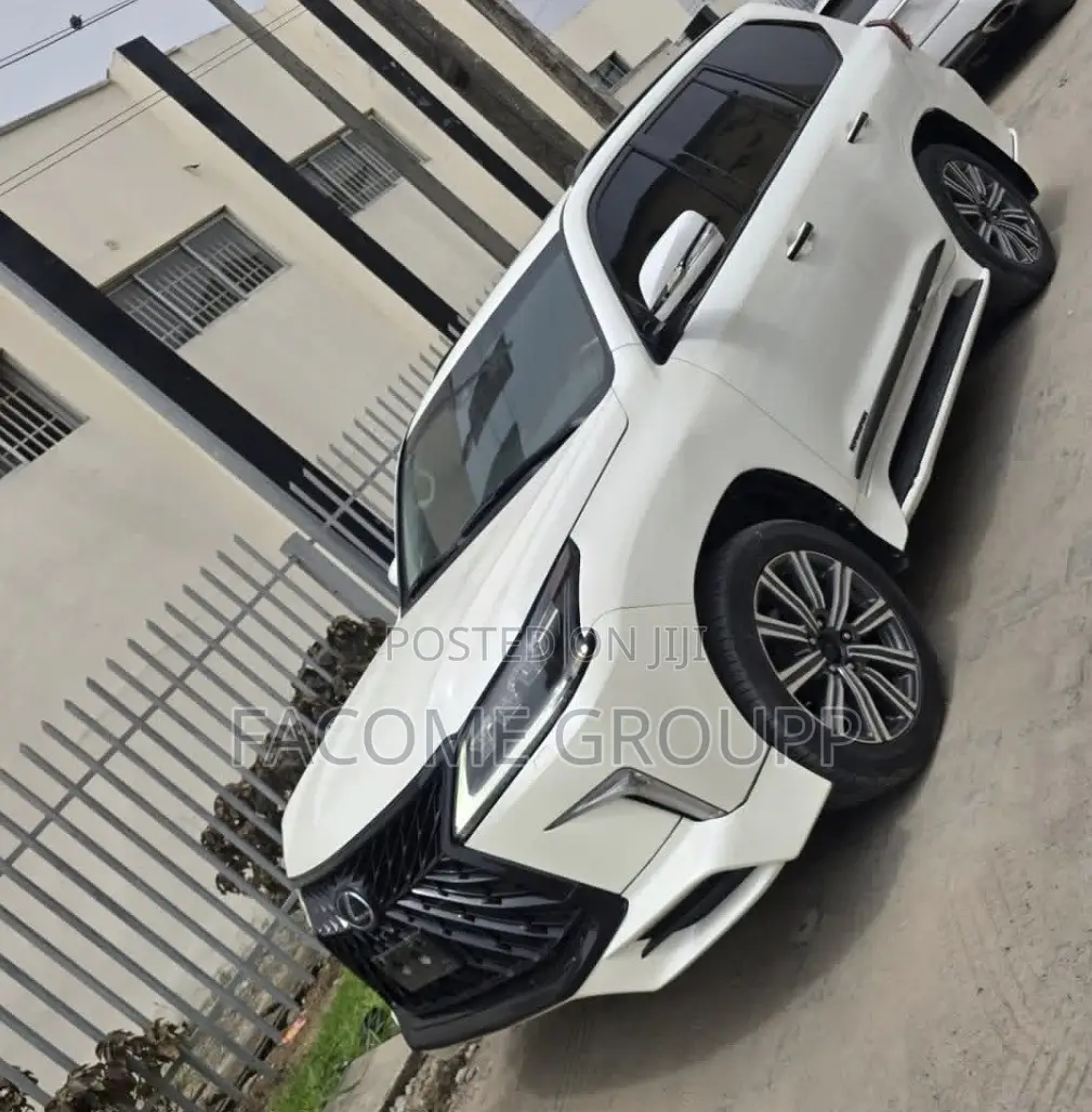 Lexus LX 570 AWD 2016 White