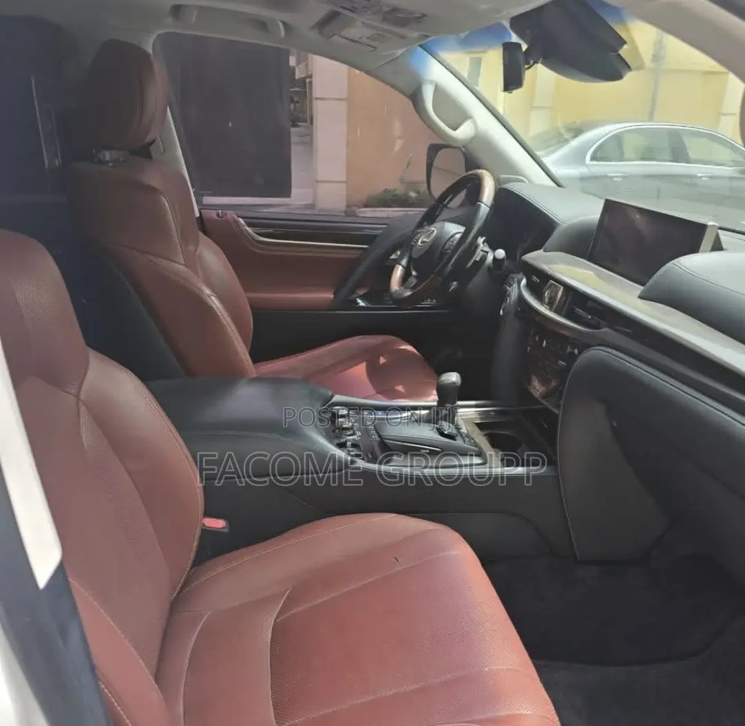 Lexus LX 570 AWD 2016 White
