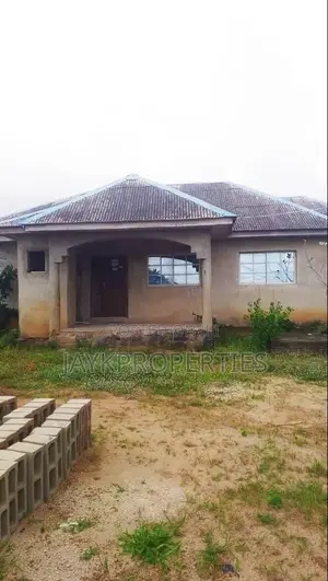 4bdrm Bungalow in Ikorodu for sale