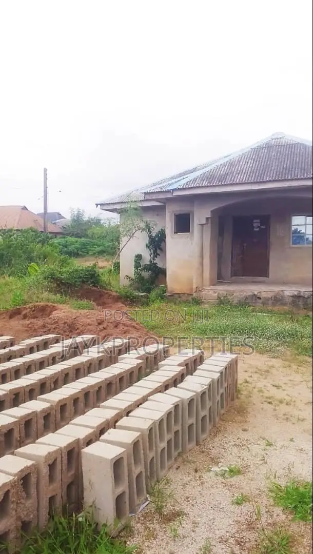4bdrm Bungalow in Ikorodu for sale