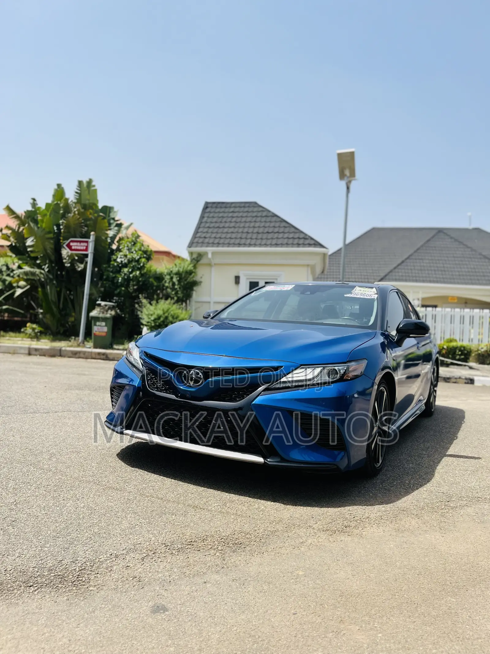Toyota Camry XSE V6 (3.5L V6 8A) 2019 Blue