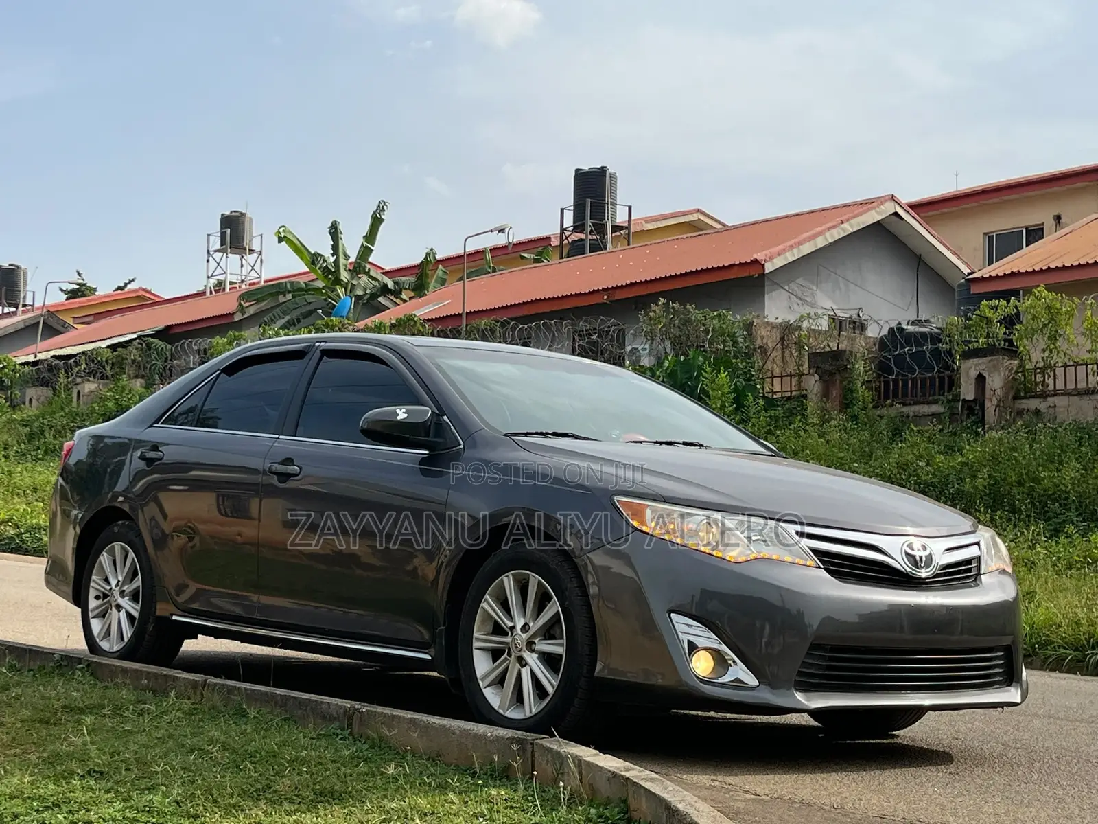 Toyota Camry XLE V6 4dr Sedan (3.5L 6cyl 6A) 2013 Gray
