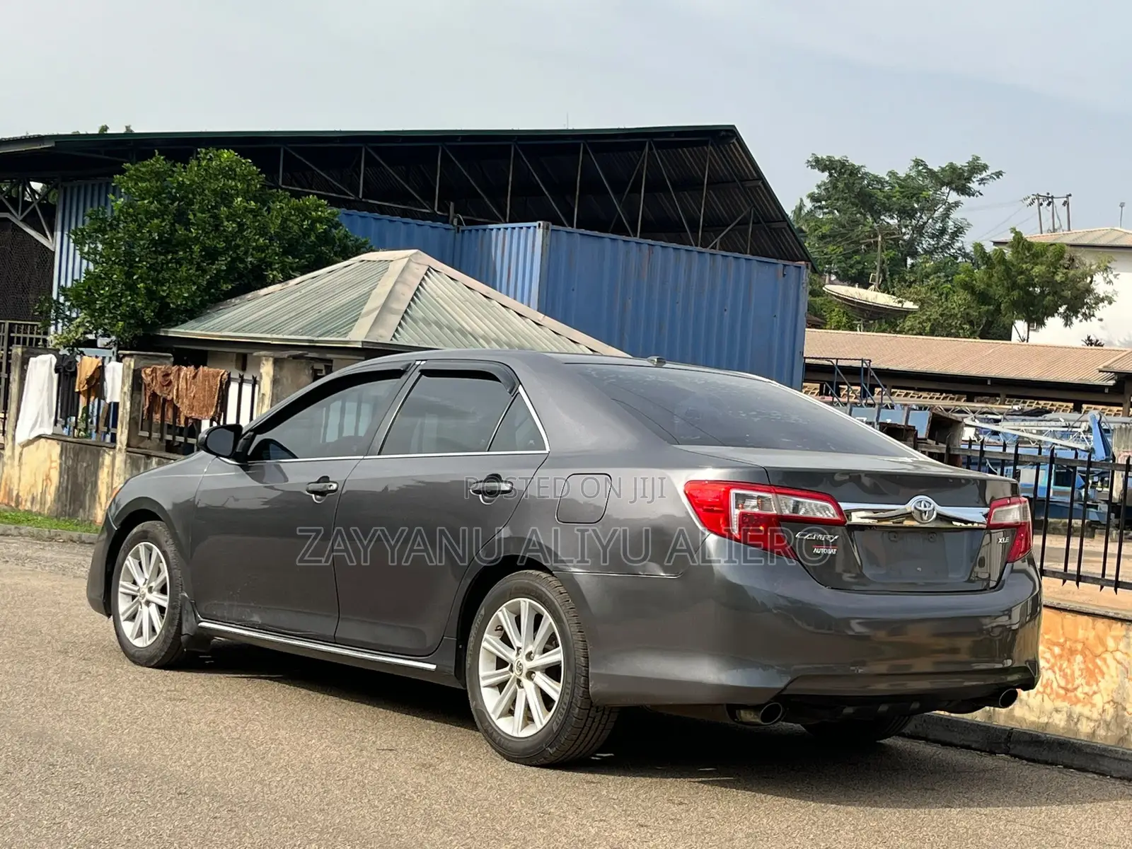 Toyota Camry XLE V6 4dr Sedan (3.5L 6cyl 6A) 2013 Gray