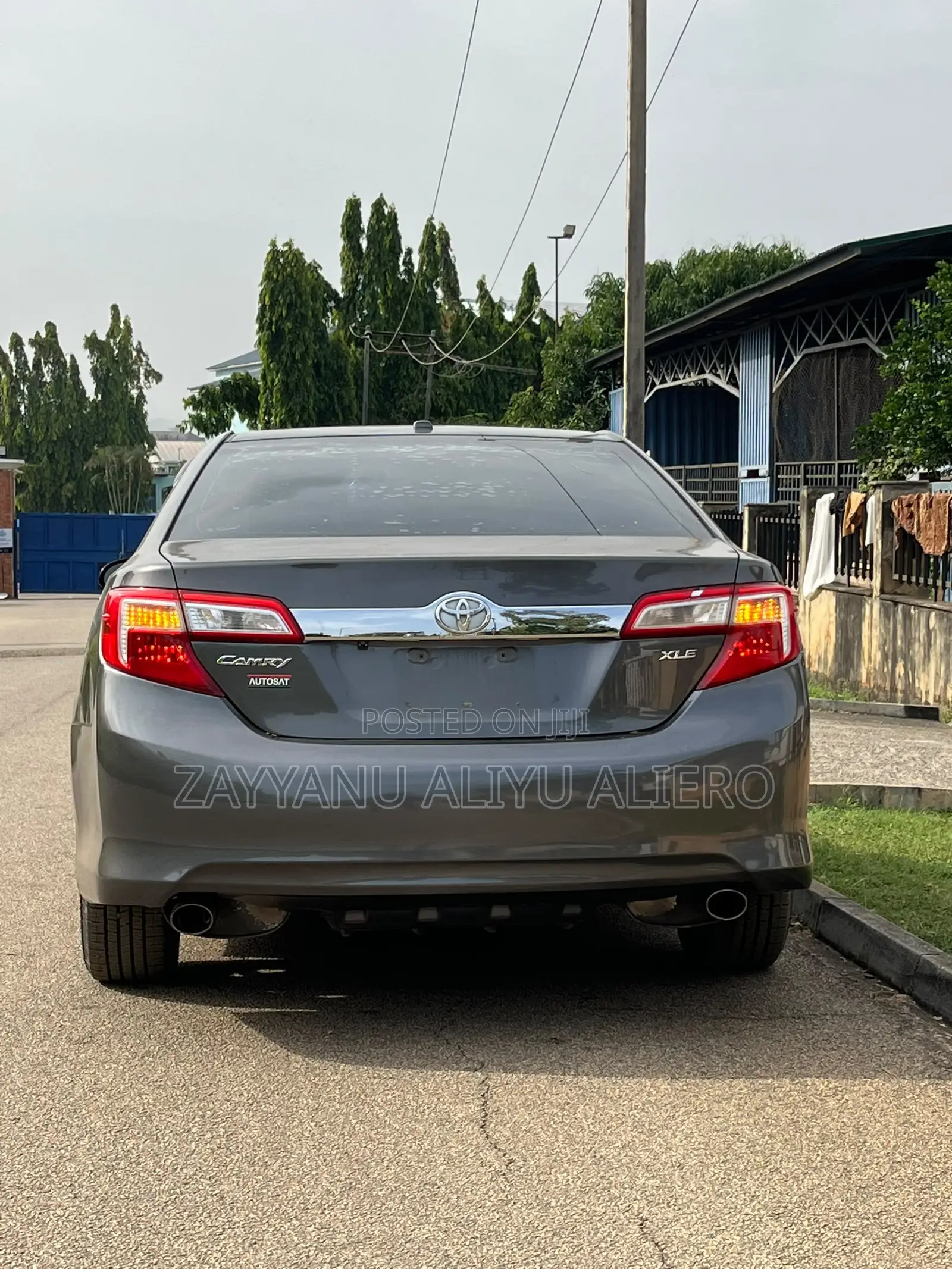 Toyota Camry XLE V6 4dr Sedan (3.5L 6cyl 6A) 2013 Gray
