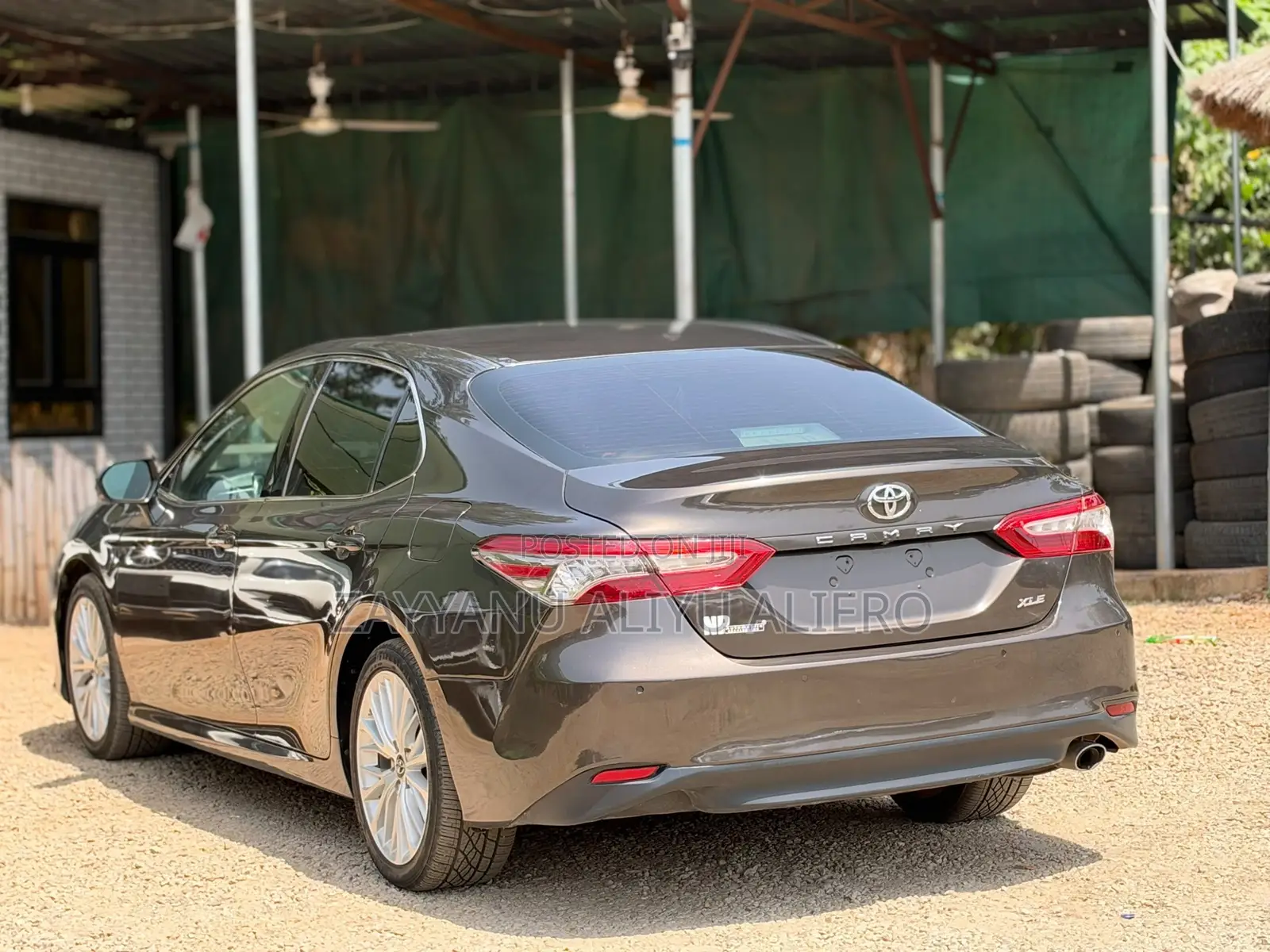 Toyota Camry XLE FWD (2.5L 4cyl 8AM) 2018 Gray