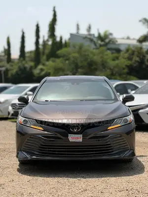 Toyota Camry XLE FWD (2.5L 4cyl 8AM) 2018 Gray
