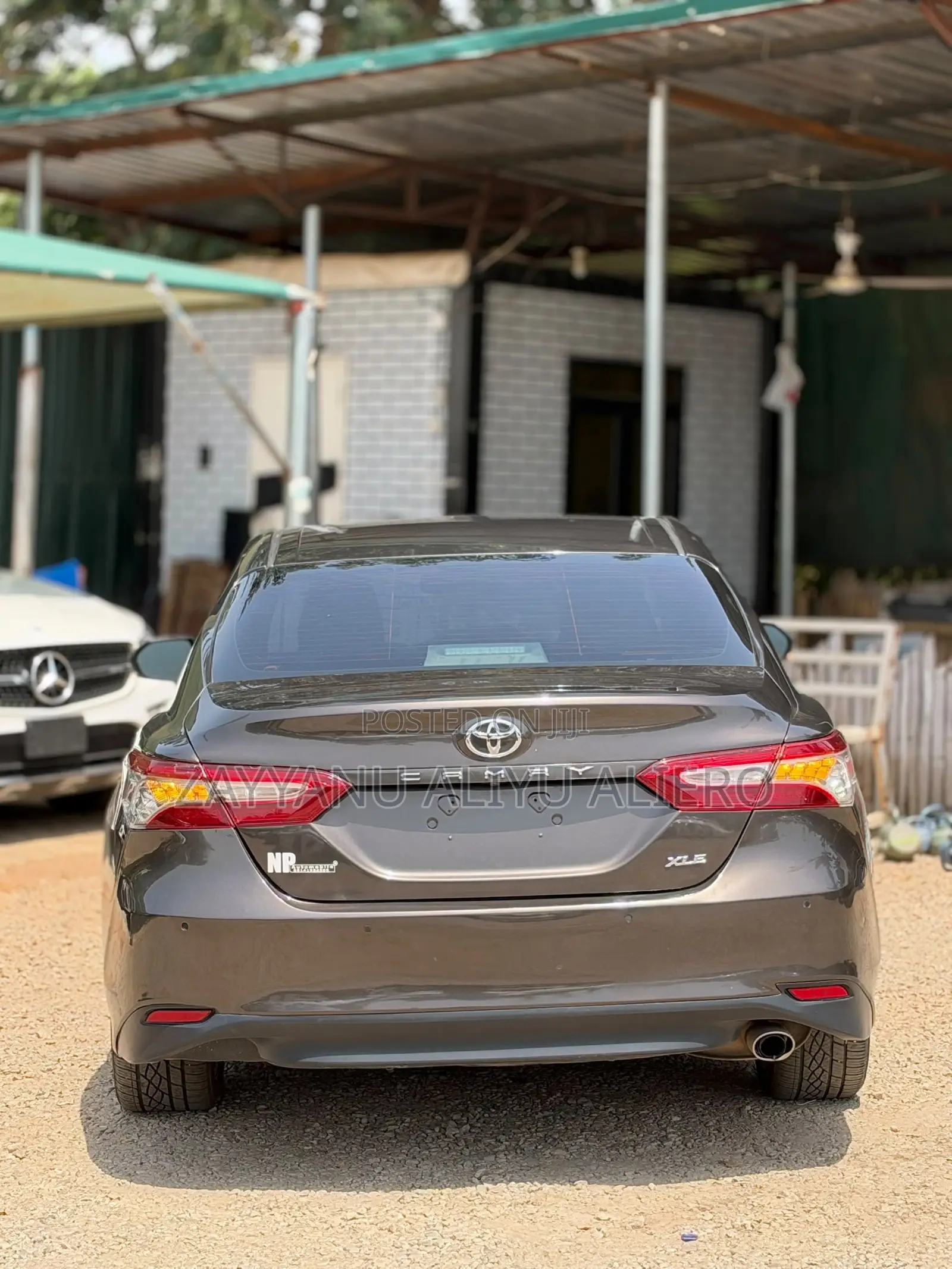 Toyota Camry XLE FWD (2.5L 4cyl 8AM) 2018 Gray