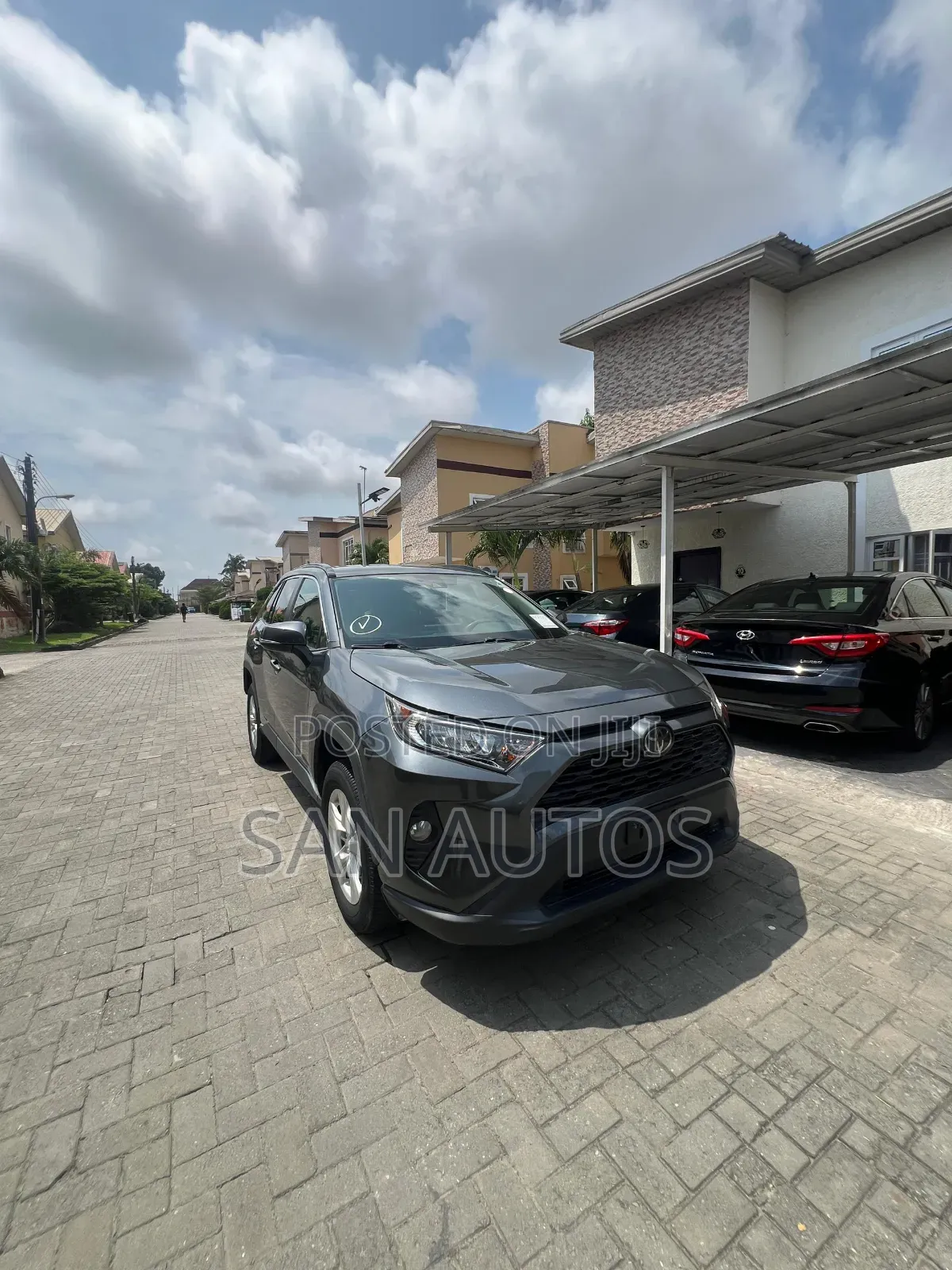 Toyota RAV4 XLE AWD 2020 Gray
