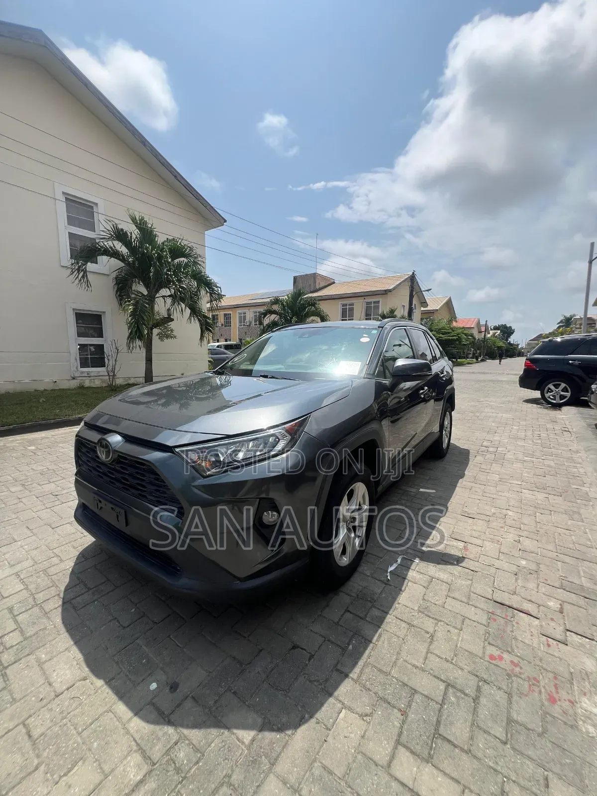 Toyota RAV4 XLE AWD 2020 Gray