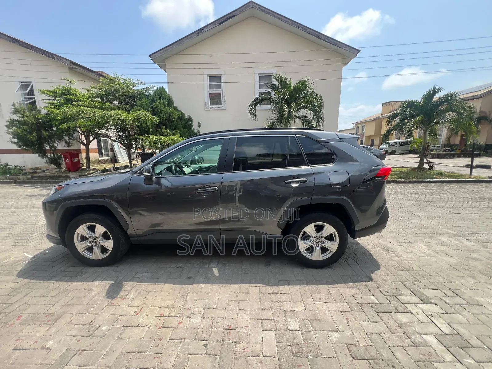 Toyota RAV4 XLE AWD 2020 Gray