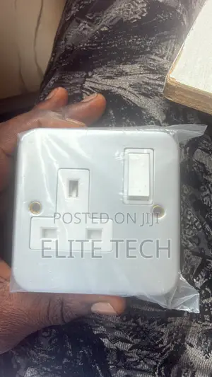 13A Single Metal Clad Switched Socket (Heavy Duty) – Direct Supply