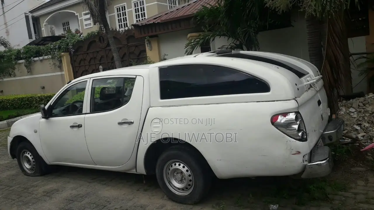 Mitsubishi L200 2011 White