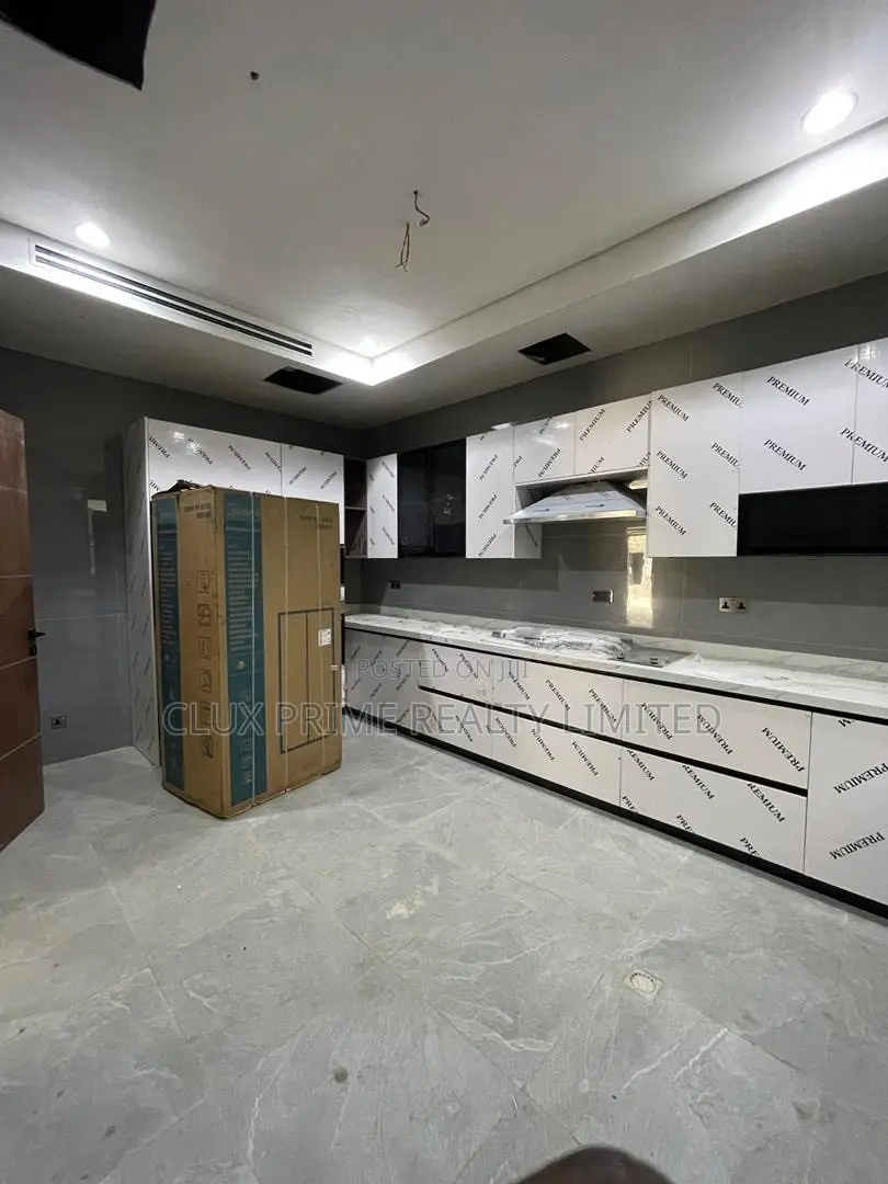 6bdrm Duplex in Lagos State for sale