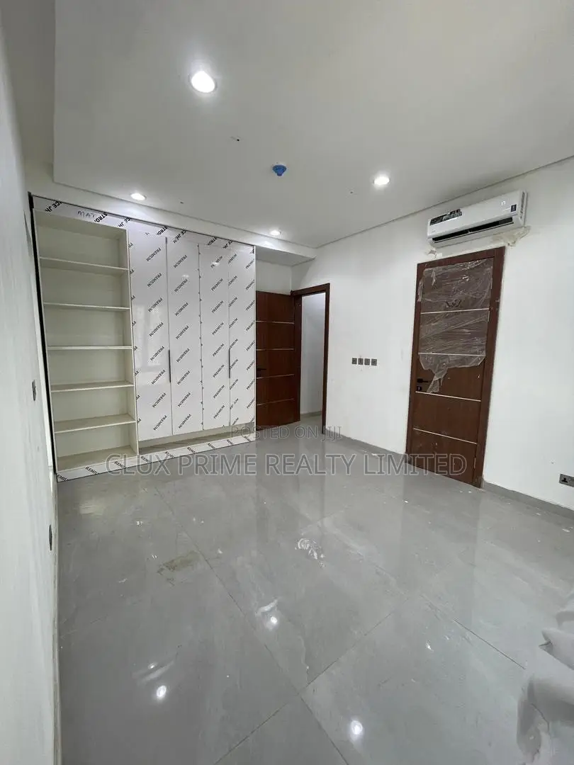 6bdrm Duplex in Lagos State for sale