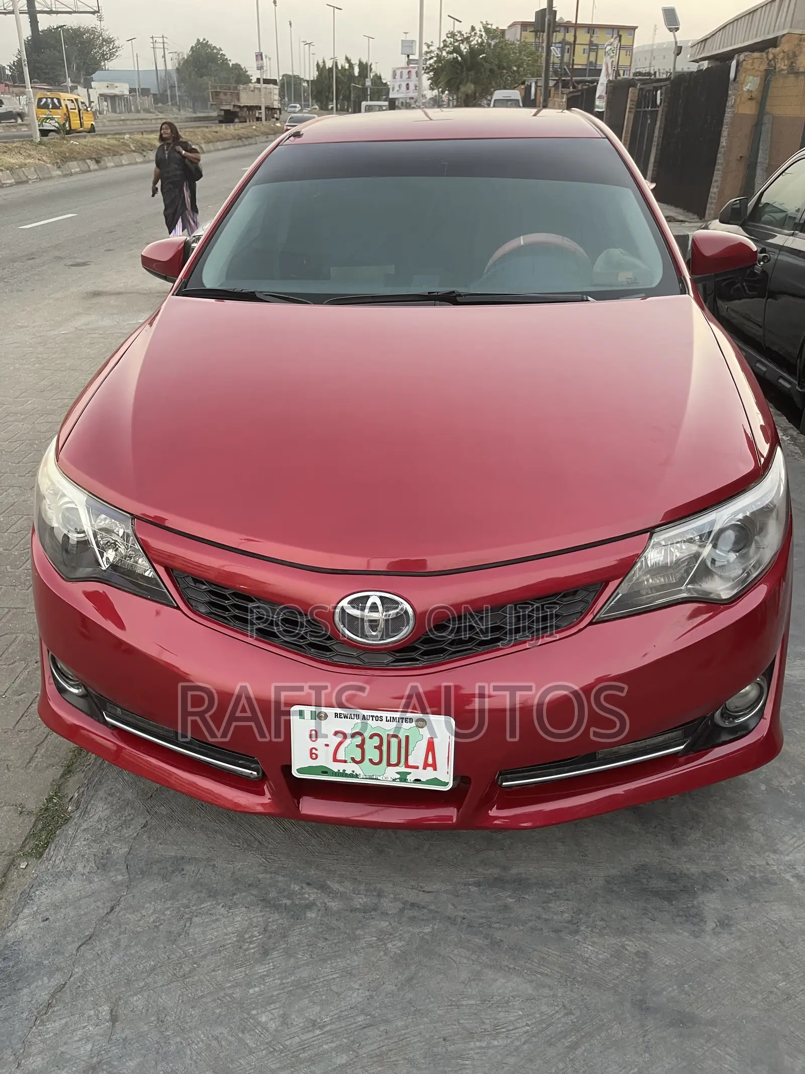 Toyota Camry SE 4dr Sedan (2.5L 4cyl 6A) 2013 Red